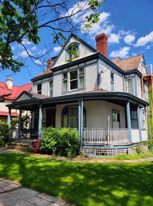 86 South Wade Avenue. Click for full size. 86 South Wade Avenue image. Click for full size.