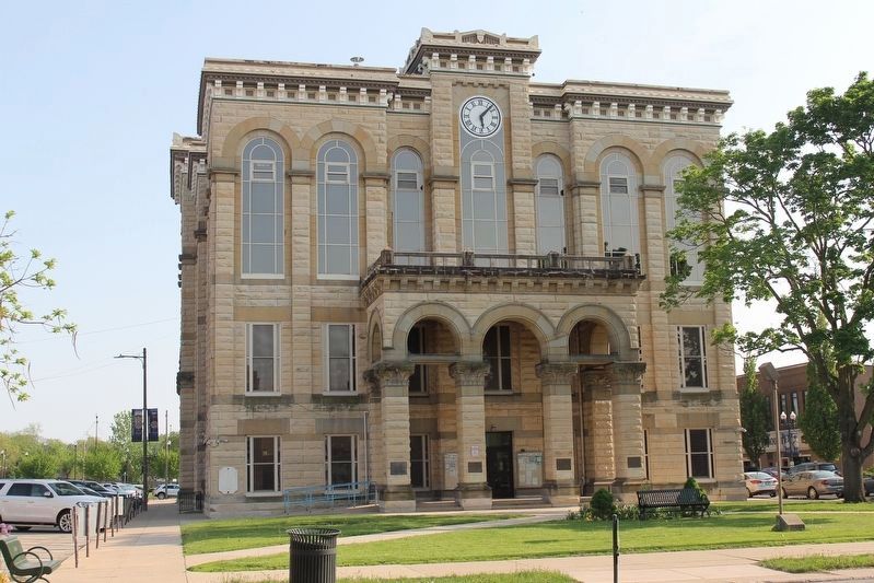 Lasalle County Courthouse image. Click for full size.
