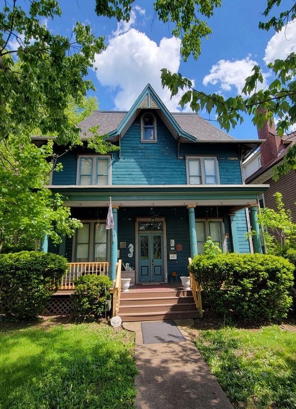 124 South Wade Avenue and Marker image. Click for full size.