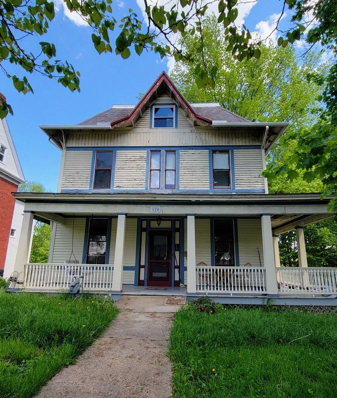 120 South Wade Avenue and Marker. Click for full size. 120 South Wade Avenue and Marker image. Click for full size.