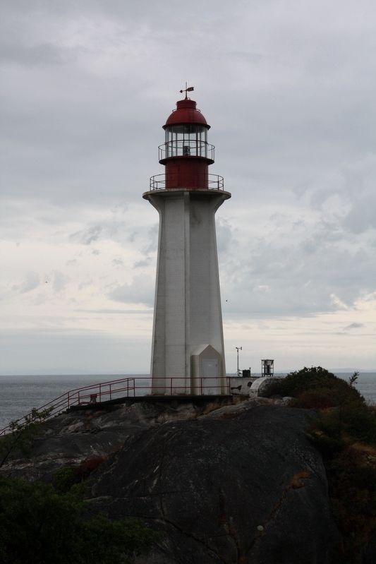Point Atkinson Lighthouse / Le phare de Point Atkinson image. Click for full size.