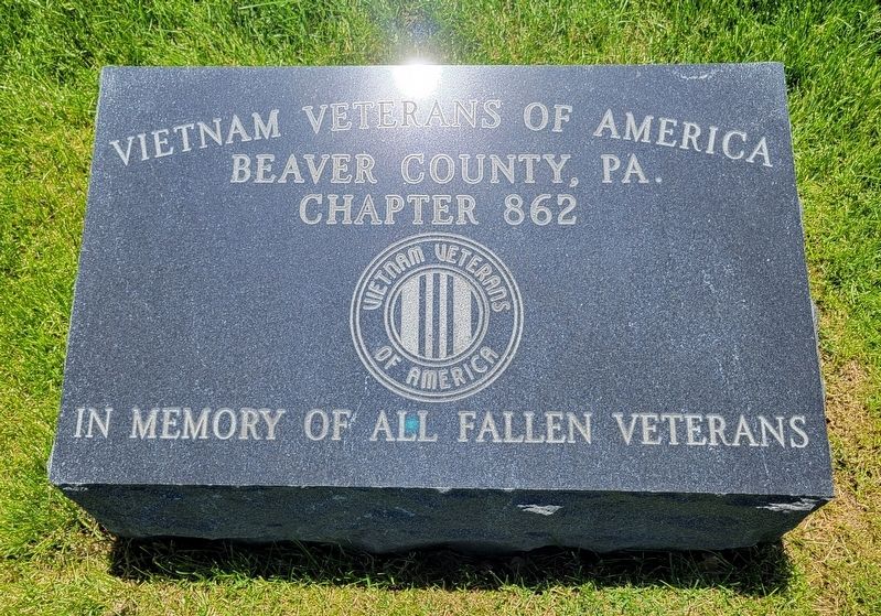 In Memory of All Fallen Veterans Marker image. Click for full size.