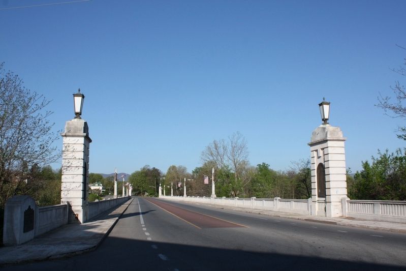 Roanoke Memorial Bridge Marker image. Click for full size.