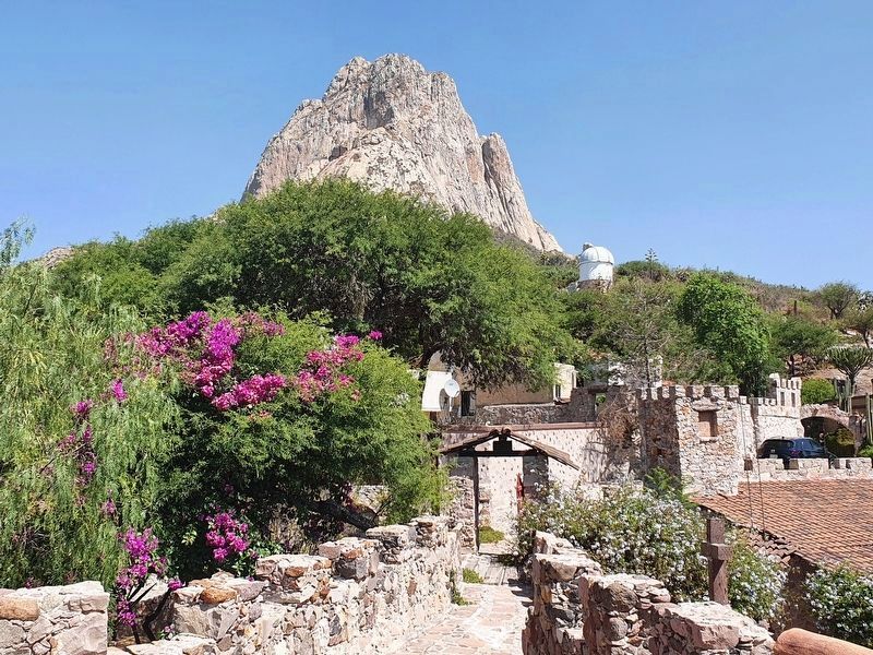 The Pe�a de Bernal flanked by the hotel's telescope on the right image. Click for full size.