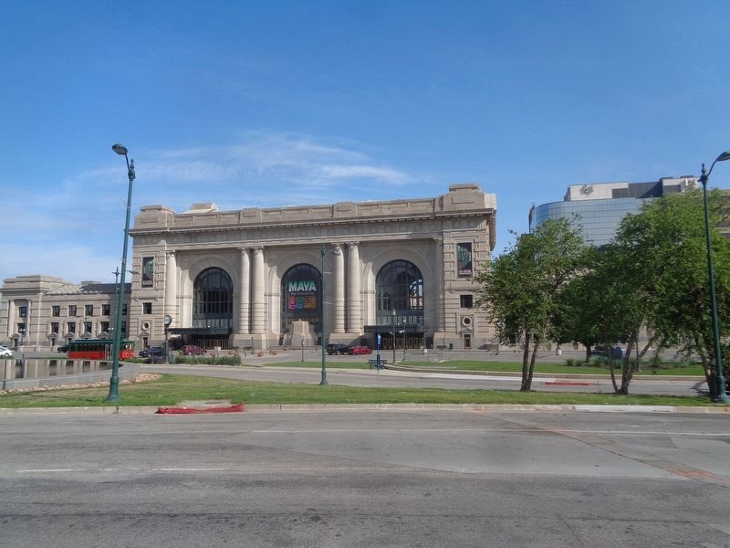 Union Station's Lamp Post Clock Marker. Click for full size. Union Station's Lamp Post Clock Marker image. Click for full size.