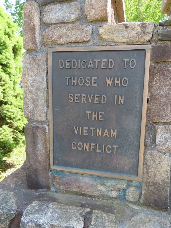 Brookfield Veterans Memorial image. Click for full size.
