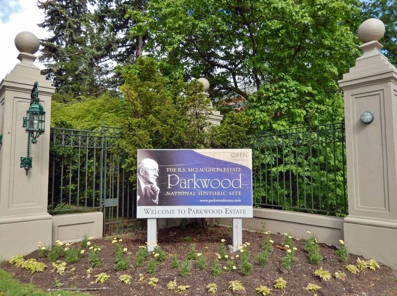 Parkwood Estate Sign image. Click for full size.