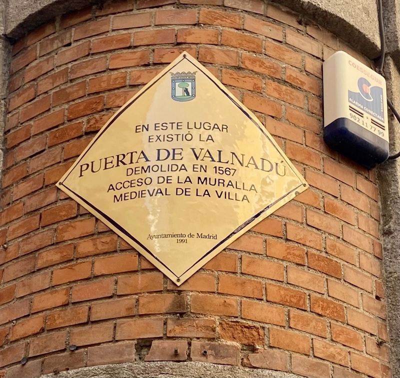 Puerta de Valnad� / Valnad� Gate Marker image. Click for full size.