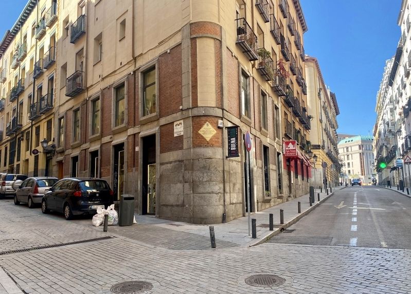Puerta de Valnad� / Valnad� Gate Marker - wide view image. Click for full size.