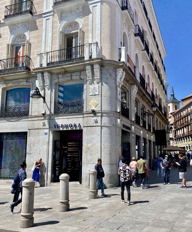 Jorge Luis Borges Marker - wide view image. Click for full size.