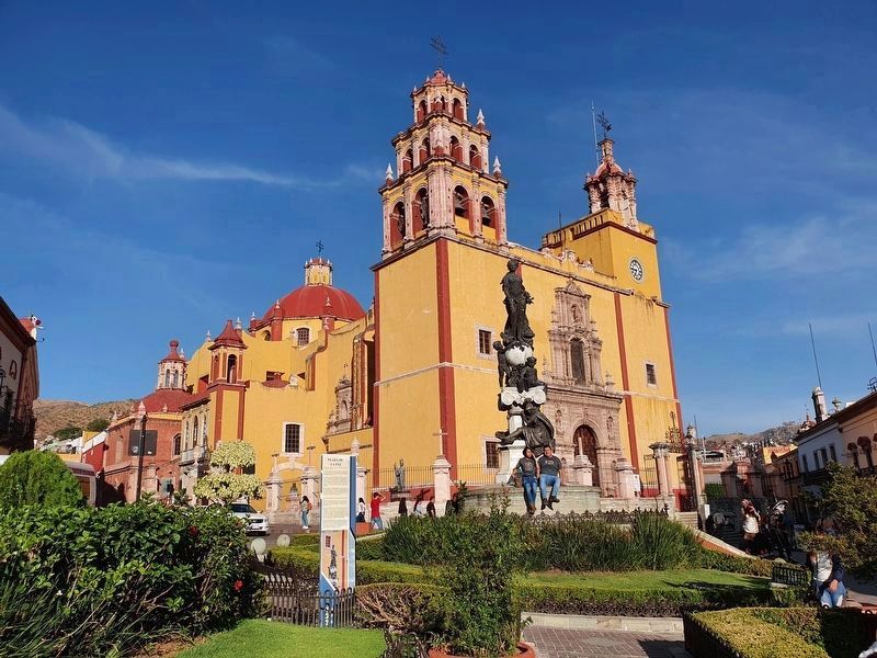 Plaza de la Paz and Marker image. Click for full size.