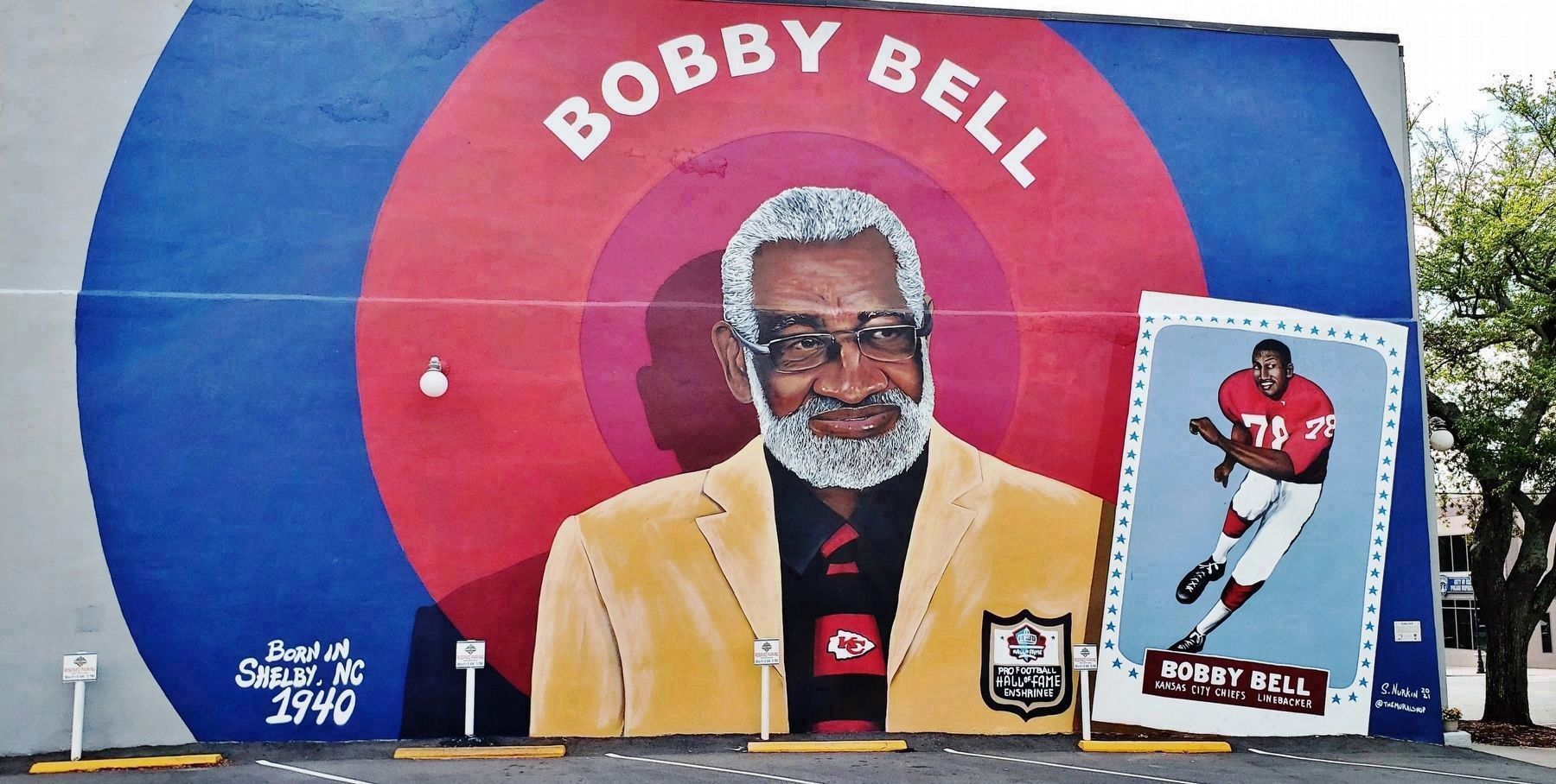 Bobby Bell Mural and Marker image. Click for full size.