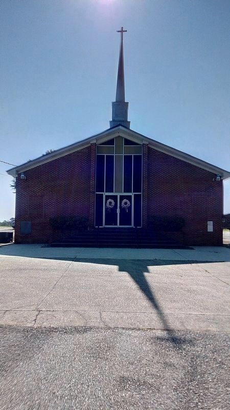 The Countyline Missionary Baptist Church with marker on extreme right. image. Click for full size.