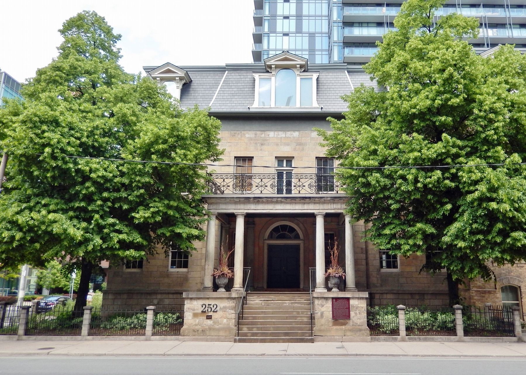The Bank of Upper Canada Building / L'�difice de la Banque du Haut-Canada (<i>south elevation</i>) image. Click for full size.