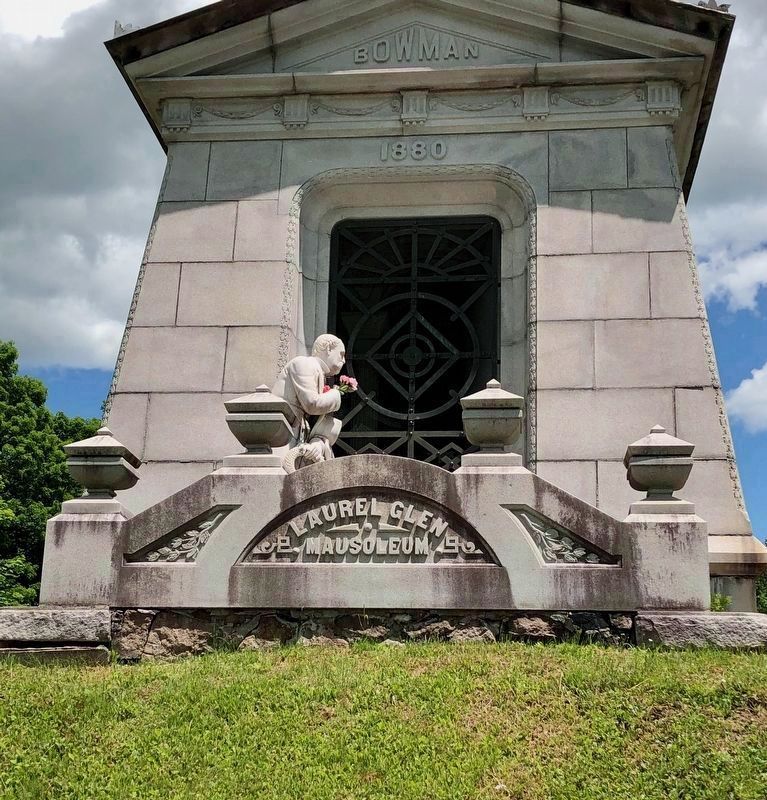 Laurel Glen Mausoleum. Click for full size. Laurel Glen Mausoleum image. Click for full size.