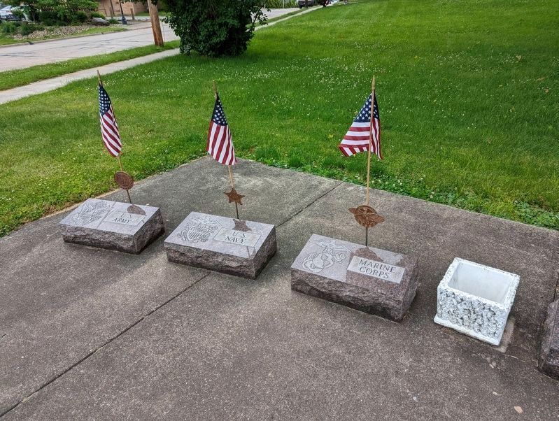 Stones to Left of Memorial image. Click for full size.