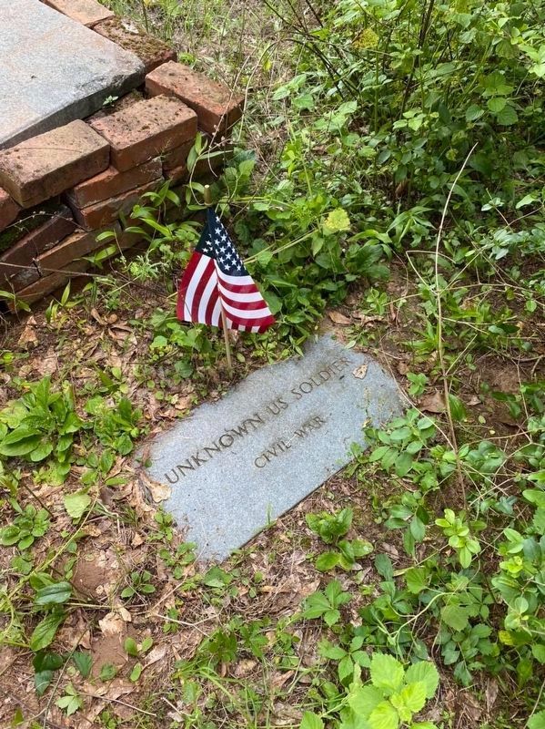 Unknown Soldier grave marker at Cahaba. (See commentary) image. Click for full size.