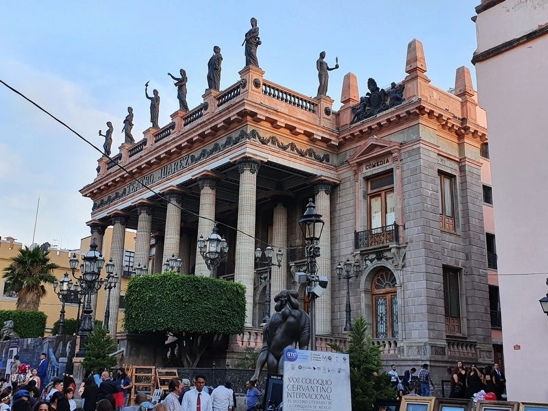 The nearby Juar�z Theater image. Click for full size.