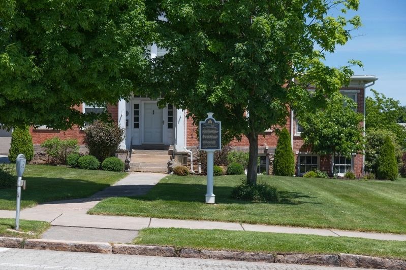 Ogle/Scull House and Marker image. Click for full size.