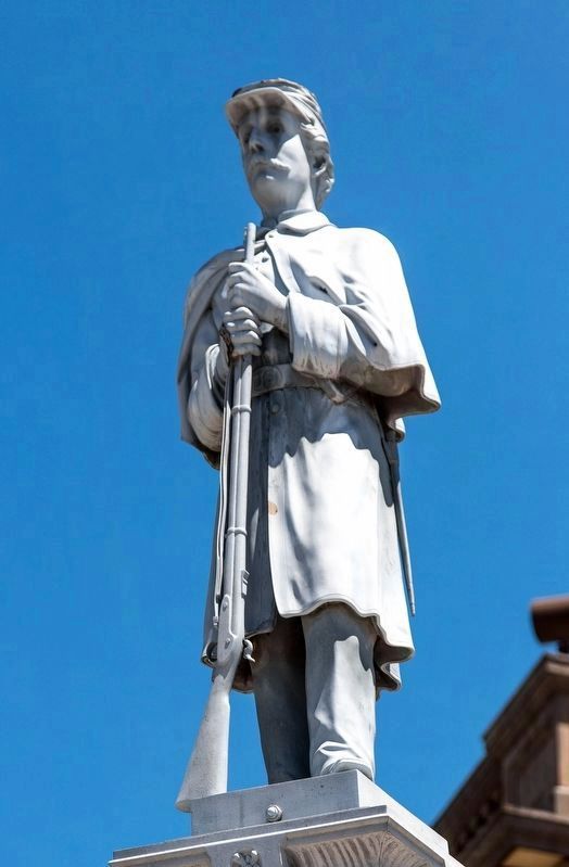 Civil War Union Soldier Statue image. Click for full size.