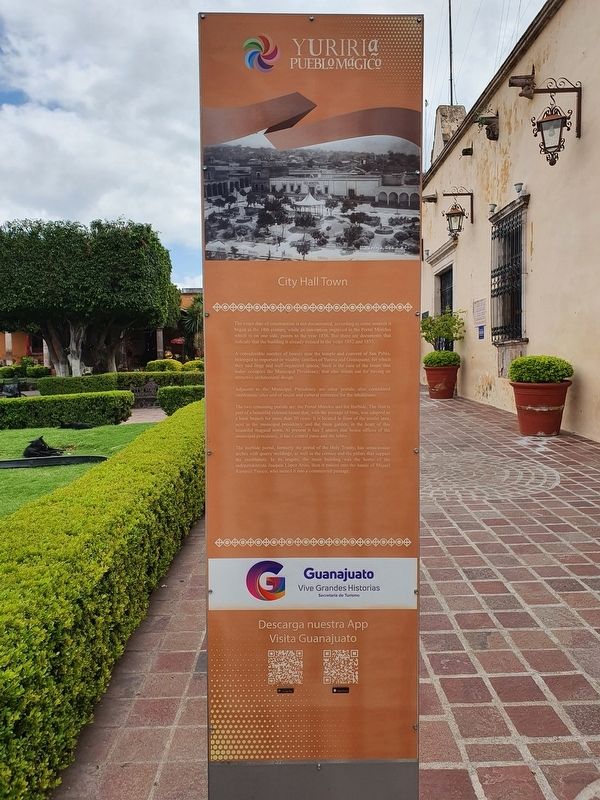 Presidencia Municipal / Palacio Municipal / City Hall Town Marker English text. Click for full size. Presidencia Municipal / Palacio Municipal / City Hall Town Marker English text image. Click for full size.