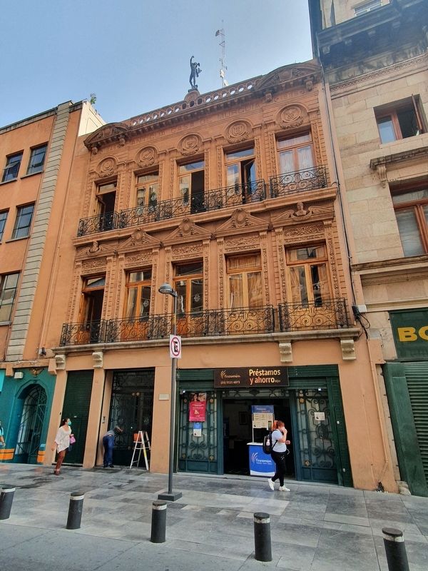 Manuel Murg�as Bookstore and Marker image. Click for full size.