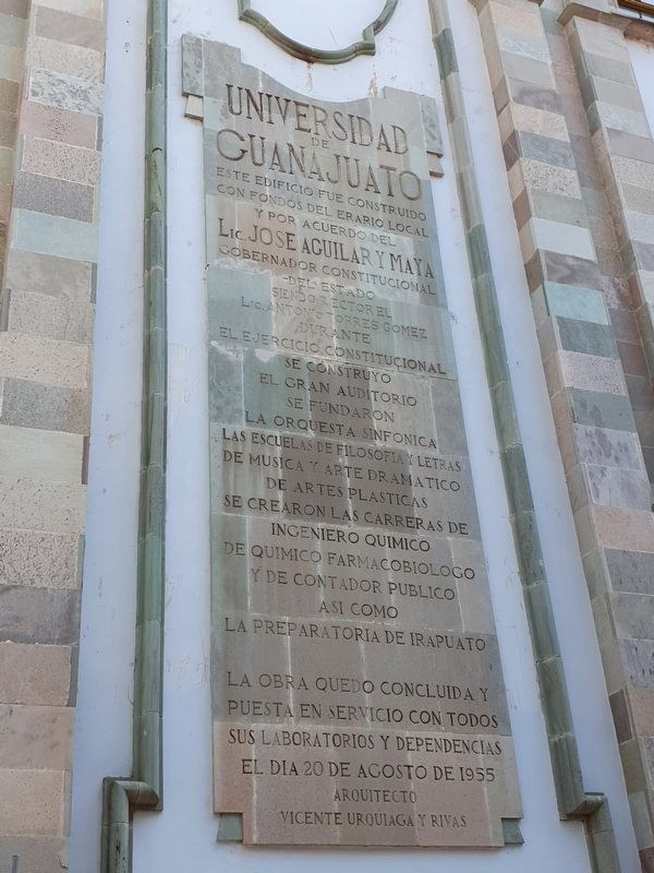 The 1955 dedicatory tablet of the University of Guanajuato image. Click for full size.