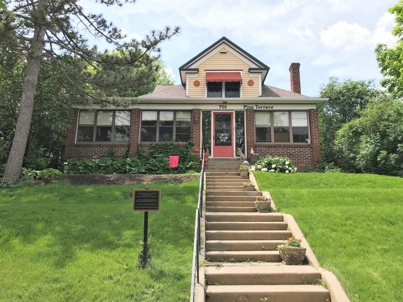 1912 Neo-Colonial Cottage Style House & Marker, from the east. Click for full size. 1912 Neo-Colonial Cottage Style House & Marker, from the east image. Click for full size.