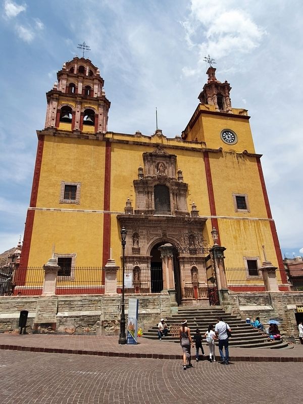 The Collegiate Basilica of Our Lady of Guanajuato and Marker image. Click for full size.
