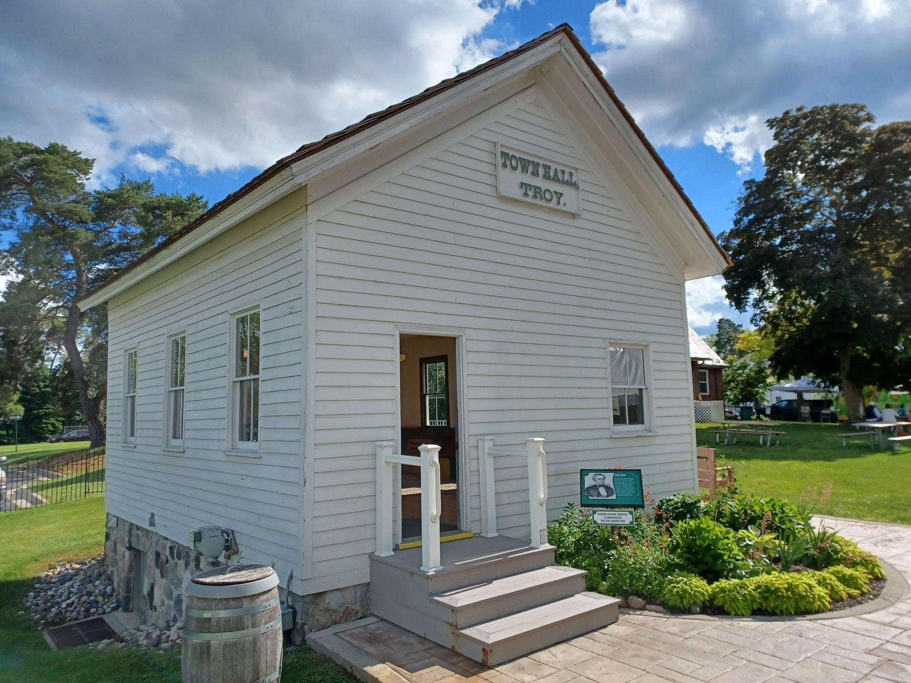 Town Hall and Marker image. Click for full size.
