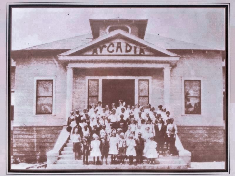 Top Photo on marker - 1907 Schoolhouse image. Click for full size.