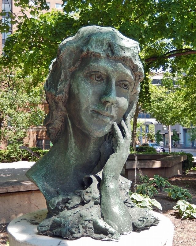 Mary Pickford Sculpture image. Click for full size.