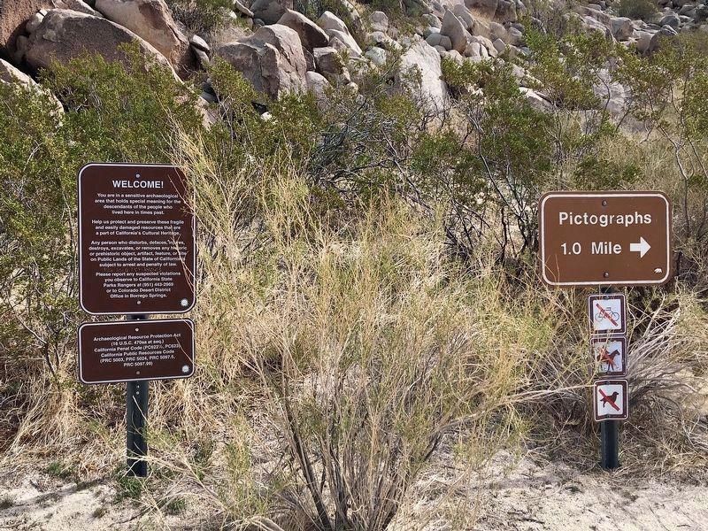 Pictographs Trailhead Signs image. Click for full size.