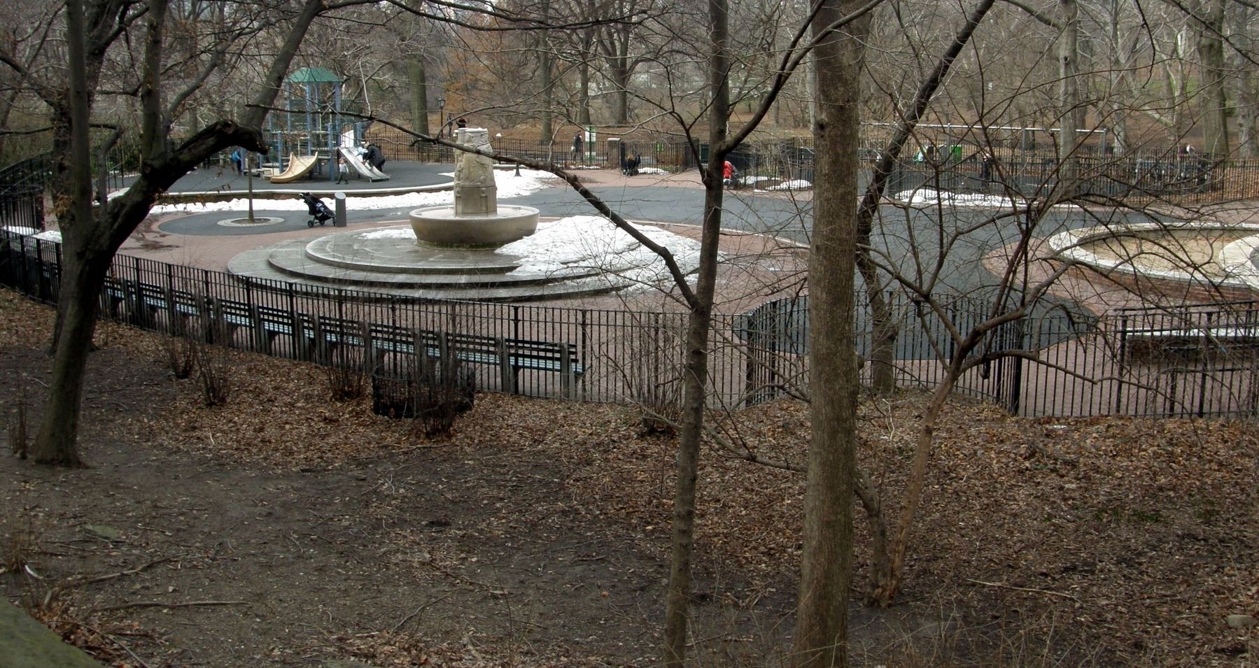 Loeb Memorial Fountain within the James Michael Levin Playground image. Click for full size.