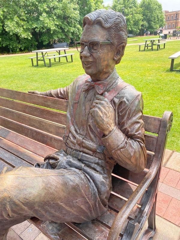 Statue of Orville Redenbacher image. Click for full size.