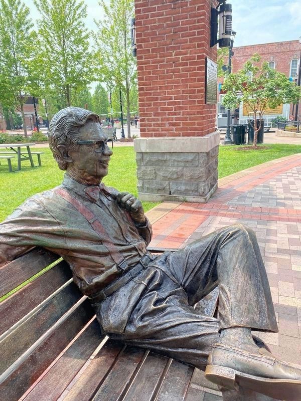 Statue of Orville Redenbacher and Marker image. Click for full size.