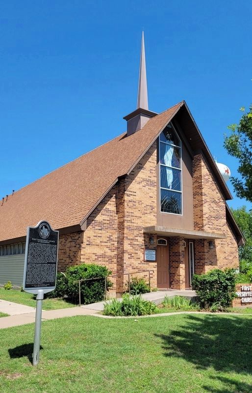 The front entrance to the First Presbyterian Church of Bridgeport and Marker image. Click for full size.