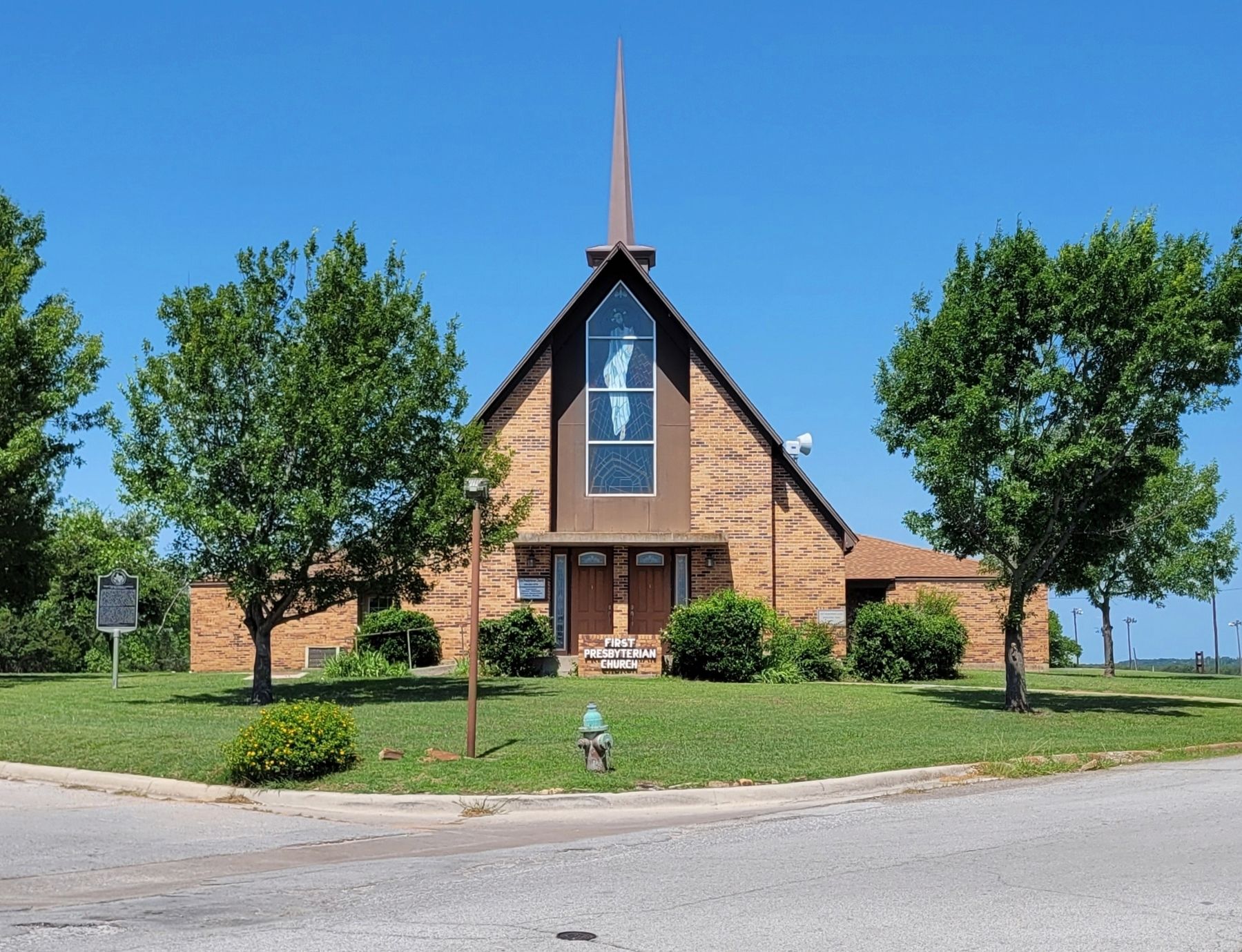 The view of the First Presbyterian Church of Bridgeport and Marker from the street image. Click for full size.