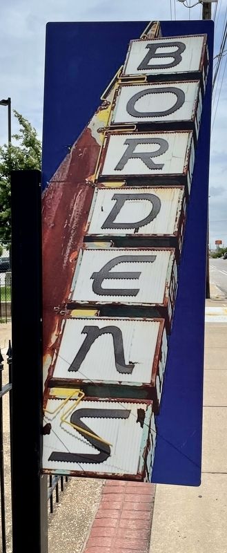 Reverse side photo on Borden's Restaurant Marker. image. Click for full size.