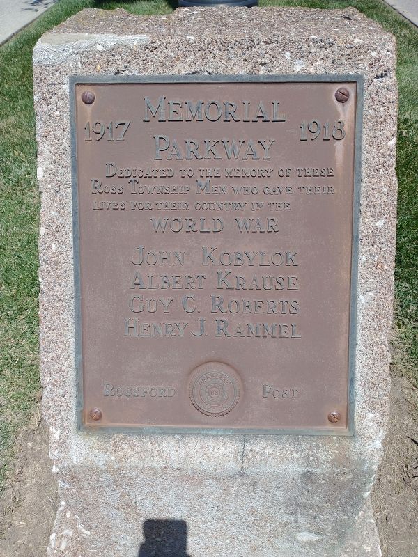 Memorial Parkway Marker. Click for full size. Memorial Parkway Marker image. Click for full size.