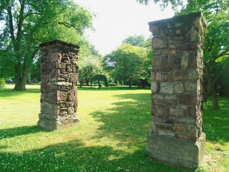 Entrance Pillars to Old Newberry Cemetery image. Click for full size.
