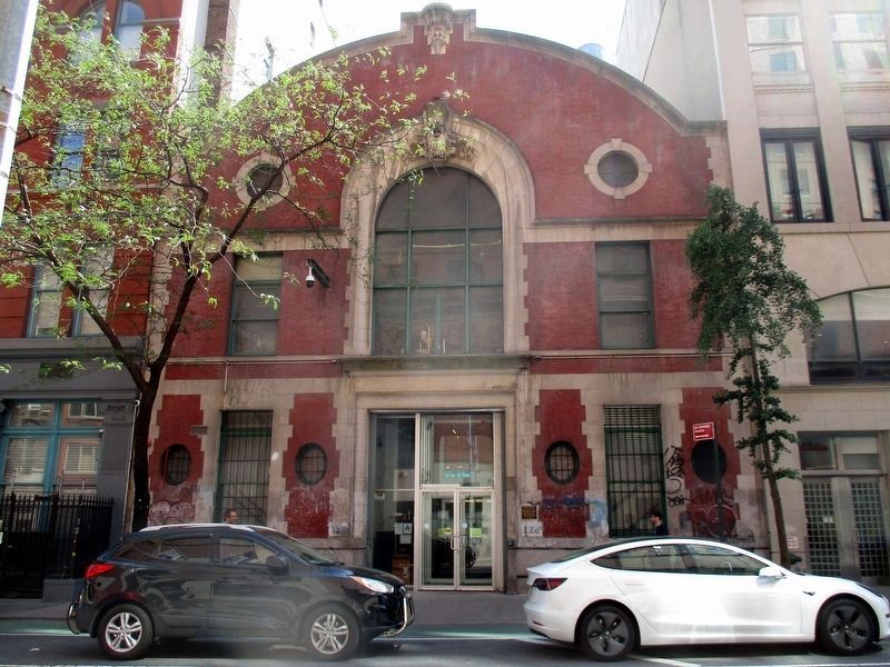 Frank Stella plaque site image. Click for full size.