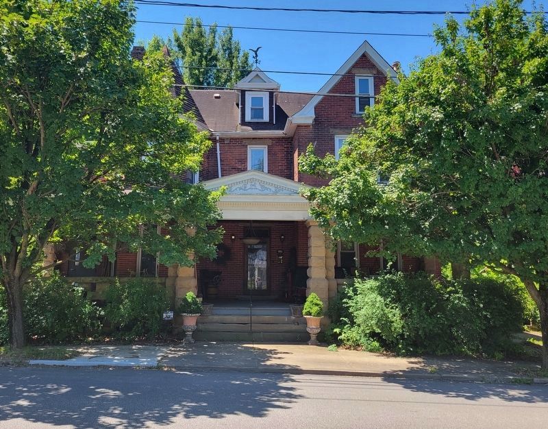 810 East Maiden Street. Click for full size. 810 East Maiden Street image. Click for full size.