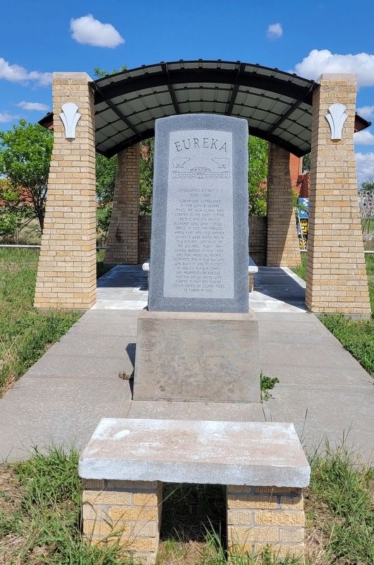The Eureka Marker in a road side park image. Click for full size.