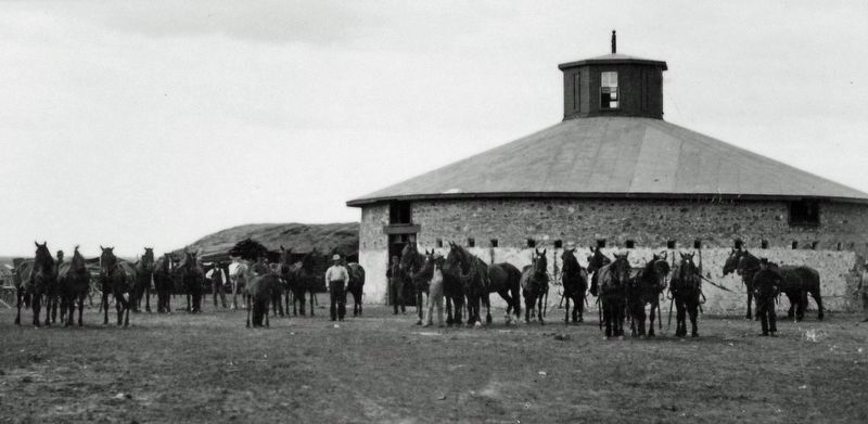 Marker detail: The round horse barn as visitors saw it in 1884.. Click for full size. Marker detail: The round horse barn as visitors saw it in 1884. image. Click for full size.