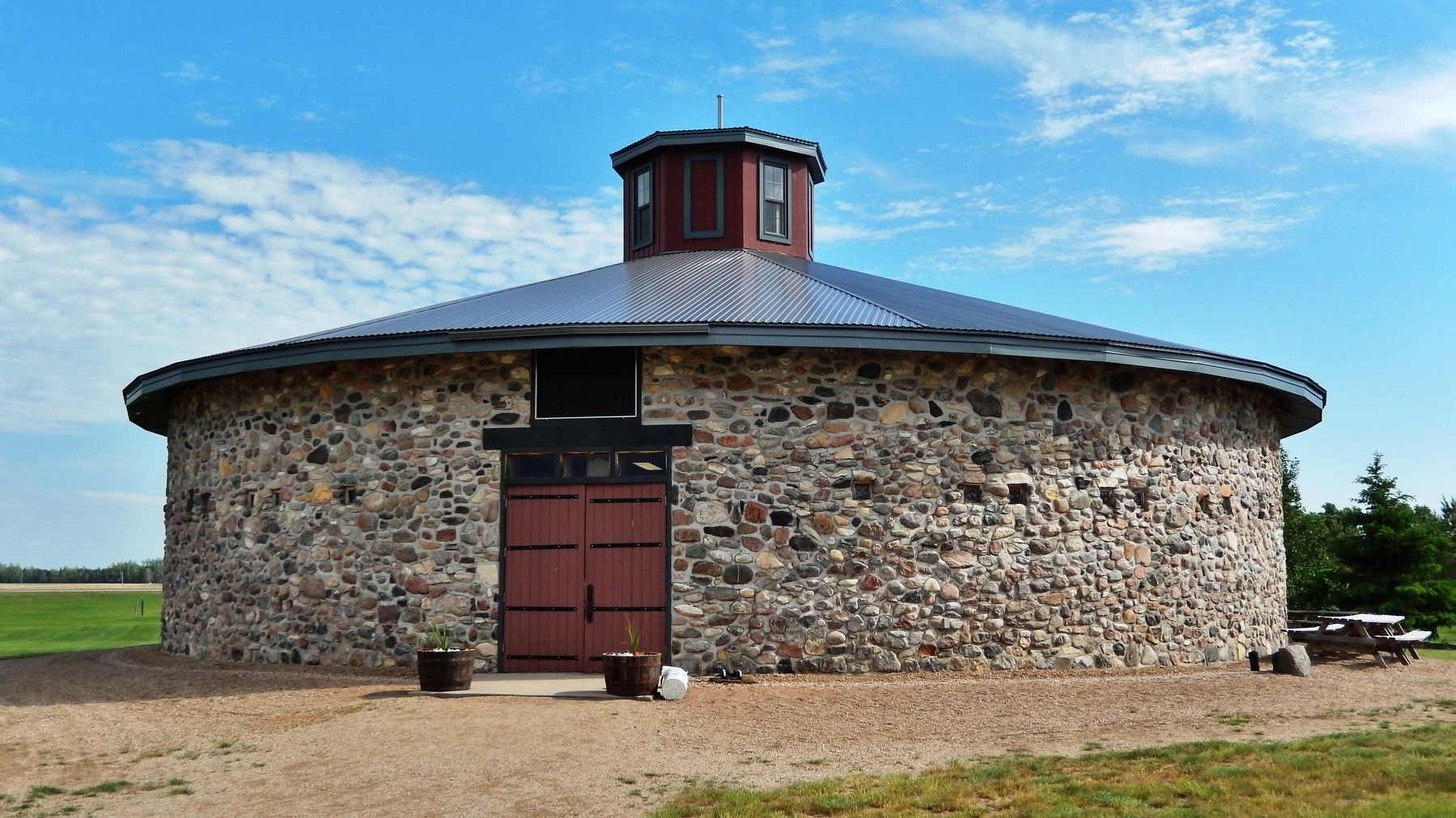 Reconstructed Bell Farm Round Horse Barn image. Click for full size.