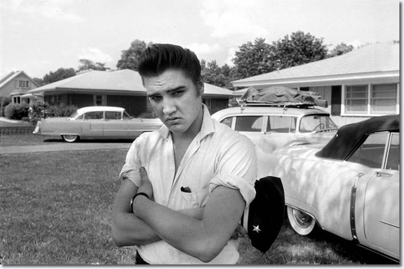 Elvis Presley at his first house image. Click for full size.