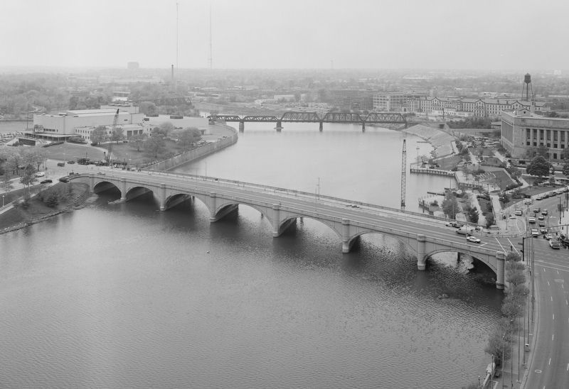 Memorial Bridge image. Click for full size.