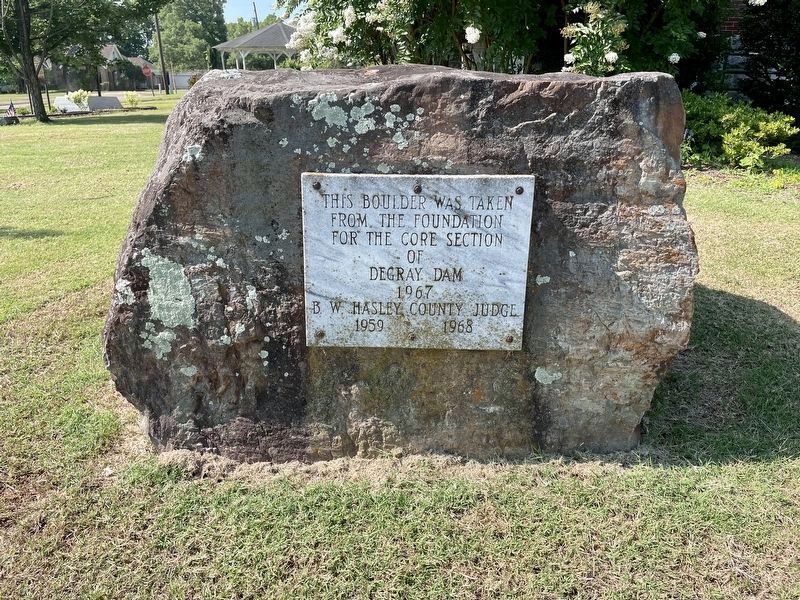 Degray Dam Boulder Marker image. Click for more information.