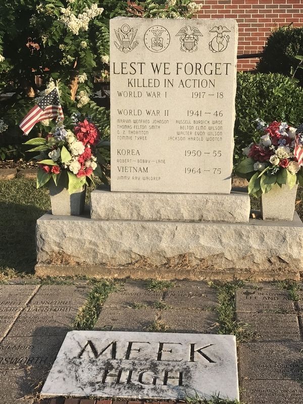 Meek High School War Memorial image. Click for full size.
